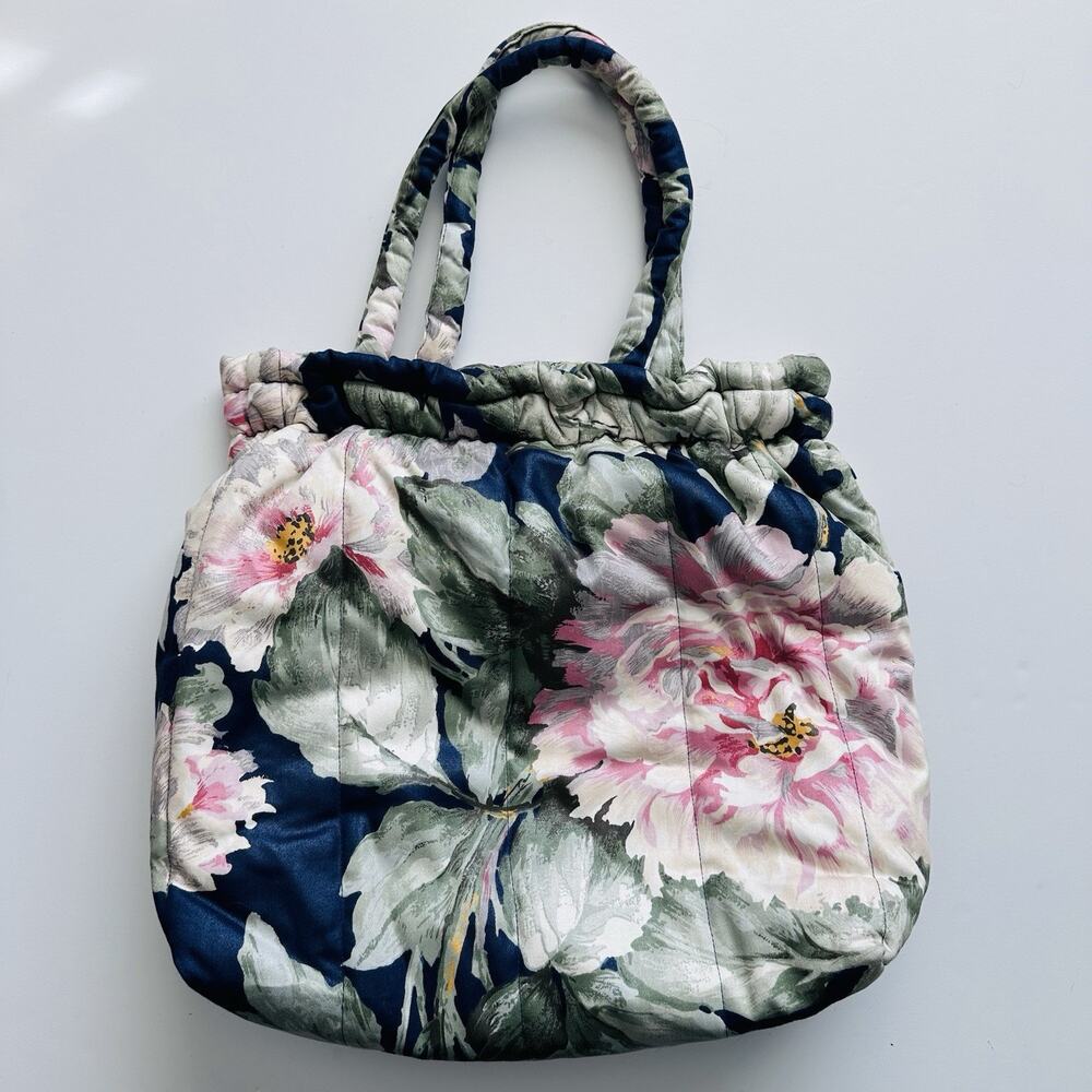 Vintage Tote‎ Folks Hand Bag Blue Floral Pattern Quilted Fabric Hinged Closure